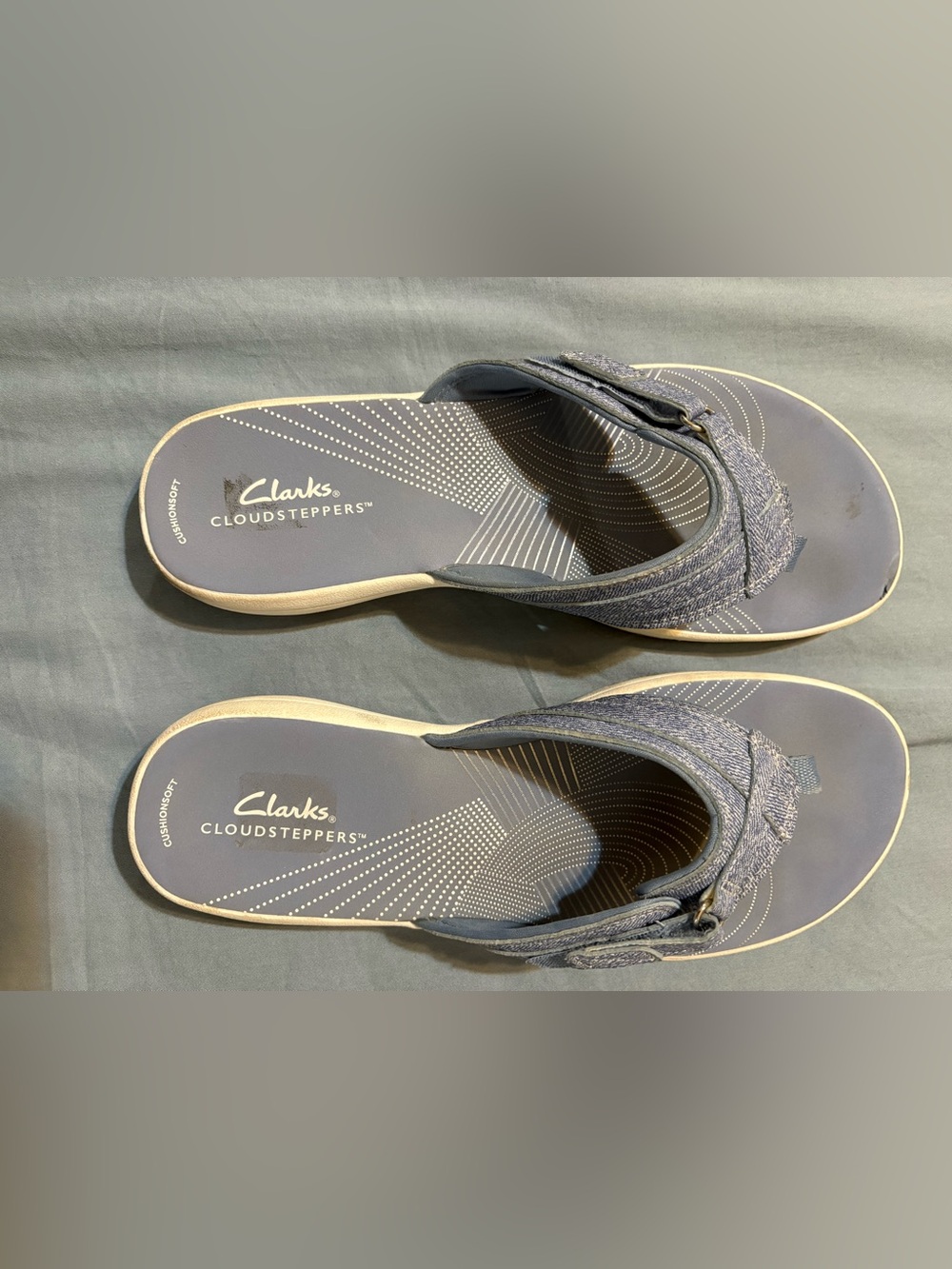 Clarks Cloudsteppers Women's Gray Navy Fabric Flip Flop Sandals